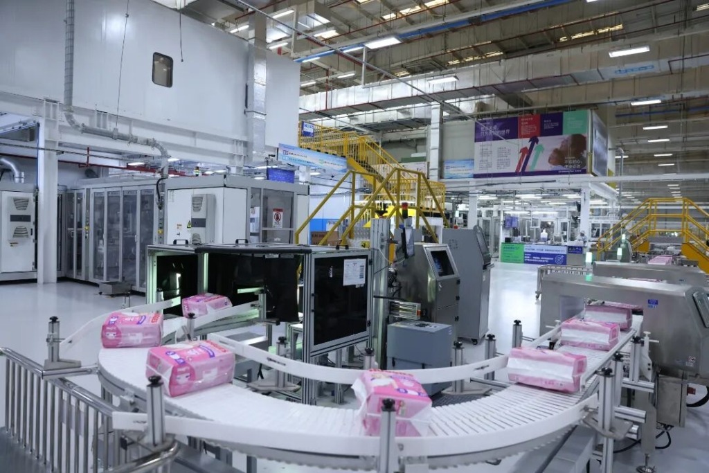 Automated Huggies diaper production line at Kimberly-Clark Nanjing plant